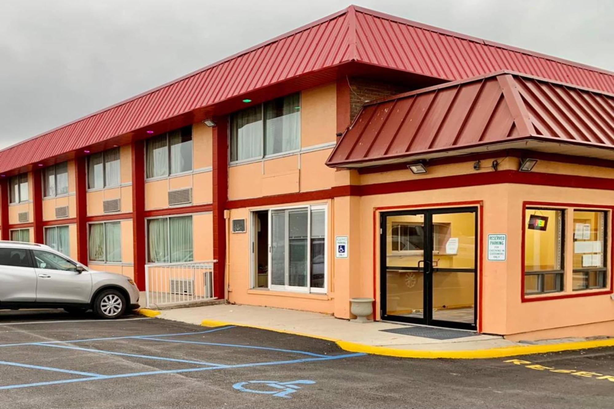 Red Carpet Inn & Suites Lima -Listing Partner エクステリア 写真