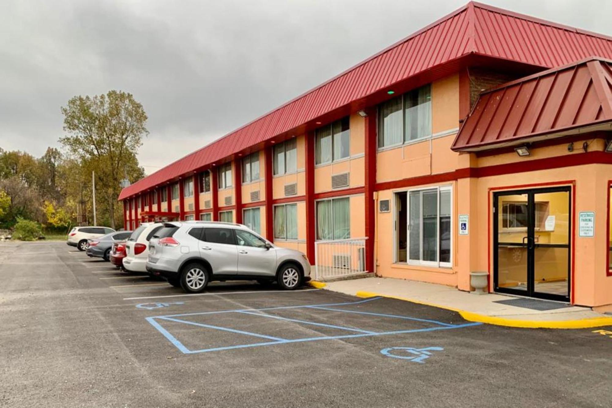 Red Carpet Inn & Suites Lima -Listing Partner エクステリア 写真